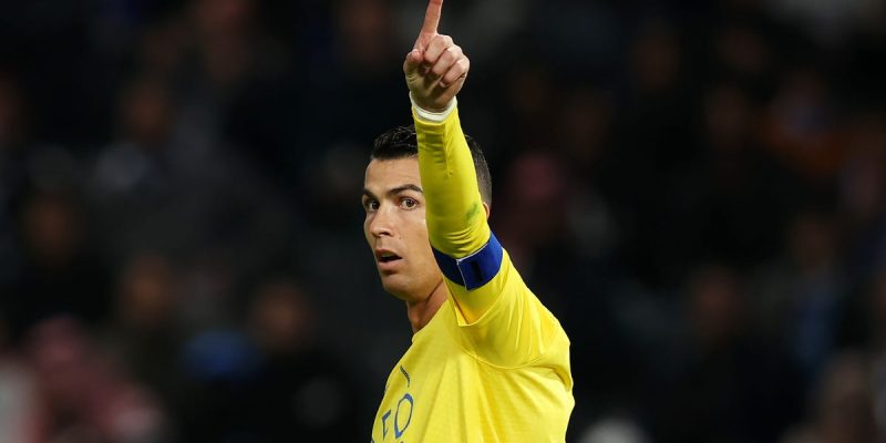 Cristiano Ronaldo reibt das Merchandise seines Rivalen auf seinen Kram