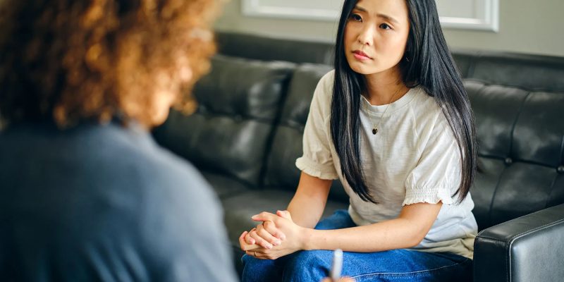 Wie man mit einer narzisstischen Mutter umgeht und was funktioniert