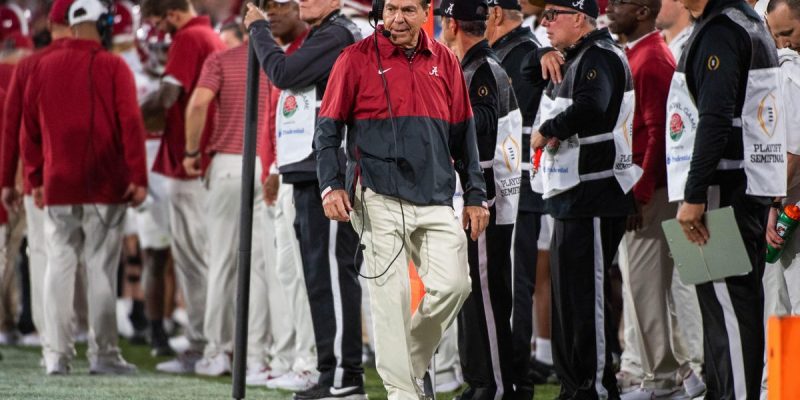 Auch Sie können einem bedürftigen Alabama Crimson Tide-Spieler helfen