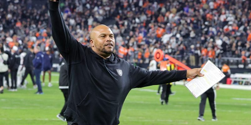 Raiders entfernen Interimsmarke und stellen Antonio Pierce als Cheftrainer ein
