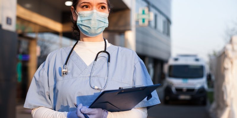 Die Studie bewertet die Wirksamkeit von Strategien zur Verhinderung der Übertragung von SARS-CoV-2 im Gesundheitswesen