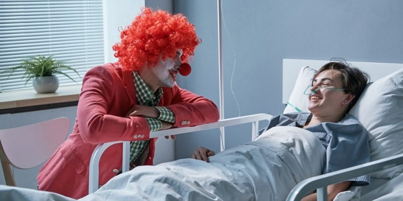 Laut einer Studie verbessern medizinische Clowns die Schlafqualität und verkürzen den Krankenhausaufenthalt von Kindern