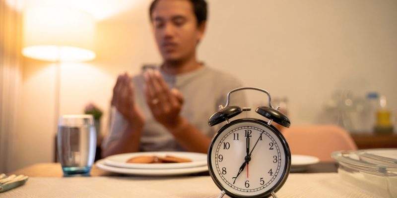 Ramadan-Fasten ist mit günstigen Stoffwechselveränderungen und einem verringerten Risiko chronischer Krankheiten verbunden