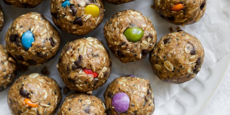 Einfache Proteinbällchen ohne Backen mit Erdnussbutter