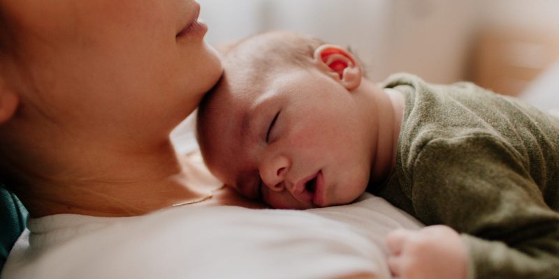 Wie viele Stunden Schlaf braucht Ihr Baby?