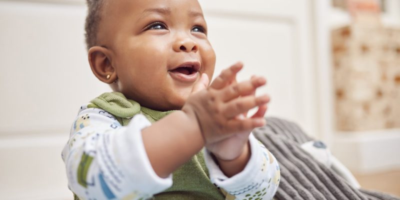 7 Monate altes Baby: Fütterung, Schlaf und Meilensteine pro Monat