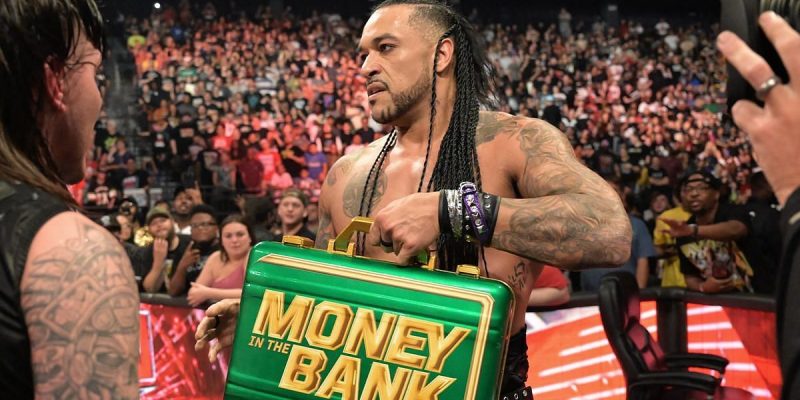 WWE RAW: Damian Priest wird seinen Money-in-the-Bank-Vertrag sehr bald einlösen