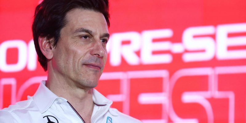 Mercedes-Chef Toto Wolff unterzeichnet eine Vertragsverlängerung um drei Jahre mit dem Team