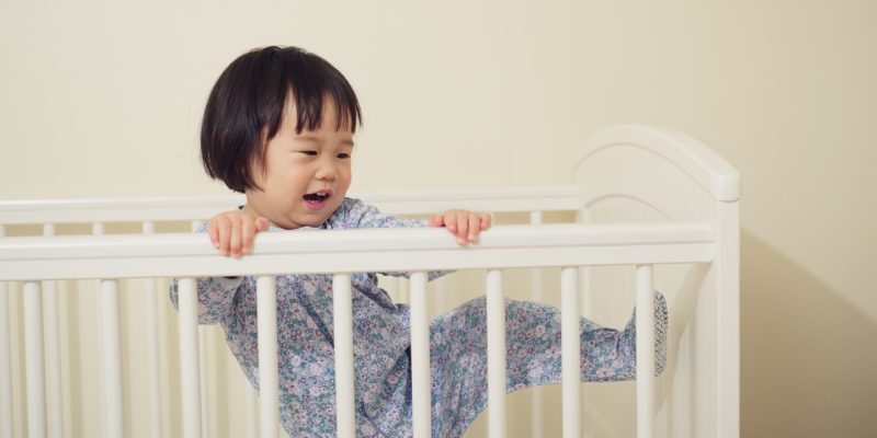 Was tun, wenn Ihr Baby aus dem Bettchen klettert?