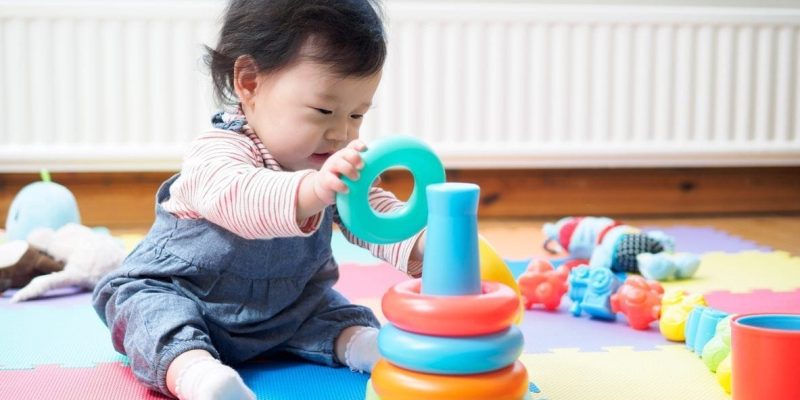 Die Meilensteine des Babys im ersten Jahr verstehen