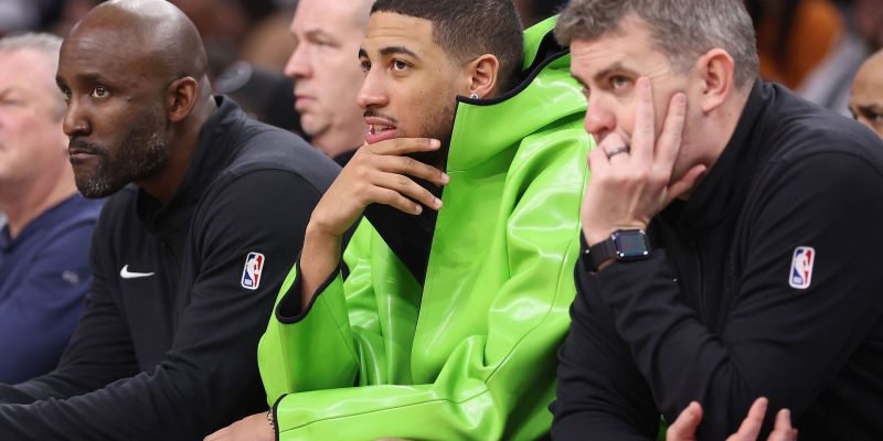 Tyrese Haliburton wurde vor dem Spiel Pacers vs. Knicks in einem Prada-Mantel im Wert von 9.200 US-Dollar gesichtet