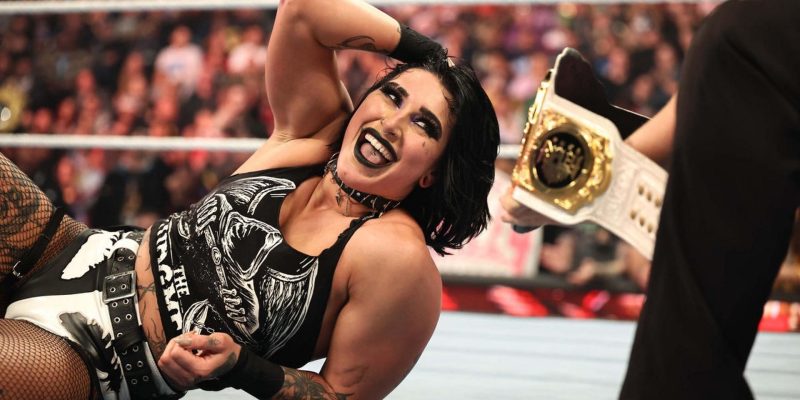 Rhea Ripley in der Stadt für WWE SmackDown;  sendet Nachricht