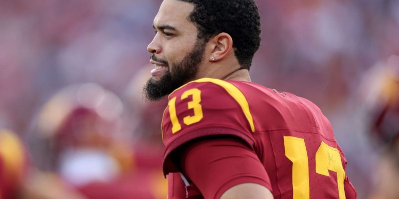 Der mit 2,7 Millionen US-Dollar bewertete Caleb Williams sichert sich die erste Markenpartnerschaft, nachdem er sich für den NFL-Draft 2024 angemeldet hat