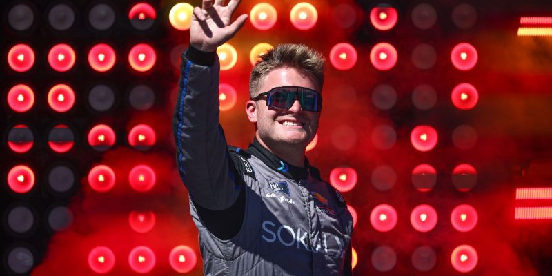 Stefan Parsons wird in der NASCAR-Saison 2024 den Truck Nr. 75 von Henderson Motorsports steuern