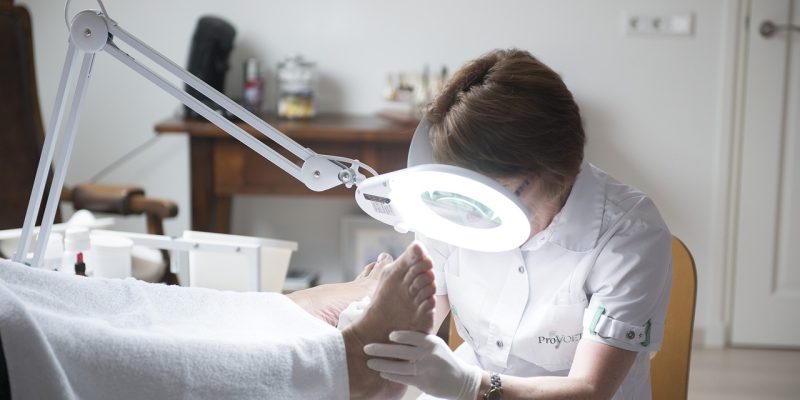 Erforschung nicht-chirurgischer Lösungen für Neurome und chronische Plantarfasziitis: Dr. Alan Shihs Ansatz