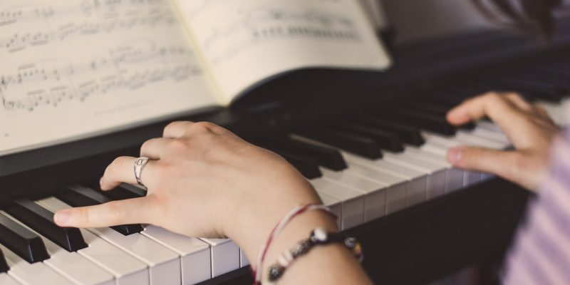 Forscher sagen, dass Singen und Spielen von Instrumenten mit einem besseren Gedächtnis im Alter verbunden sind
