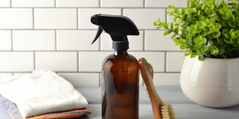 So entfernen Sie Flecken aus Kleidung (ohne aggressive Chemikalien!)